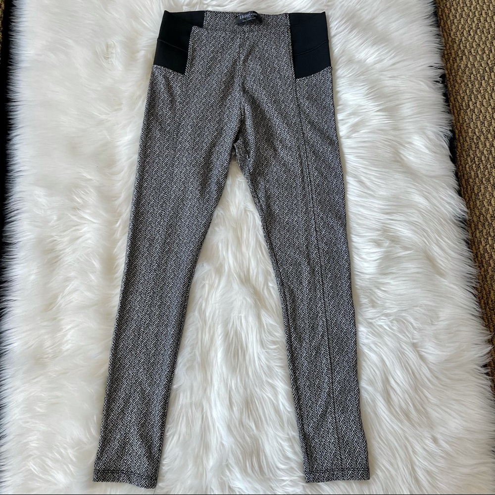 Heirloom Women’s Black &White Pants Size Large